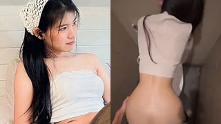 คลิปหลุด น้องพลอย สาวหุ่นดี หันก้นให้แฟนซอยหีในห้องน้ำในห้าง ครางดังไม่ได้ แต่โคตรเสียวเลย  